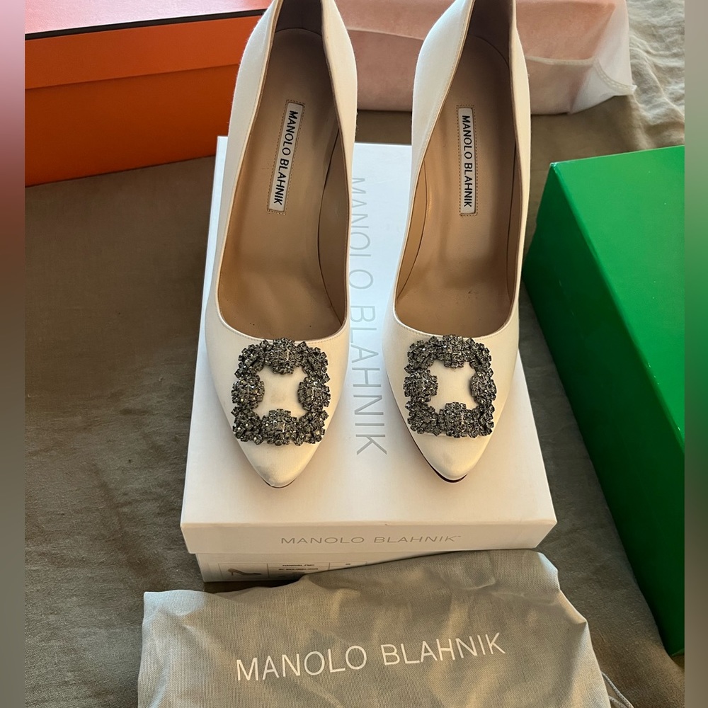 Manolo Blahnik Hangsi Satin Crystal-Buckle Pumps - 100% authentic